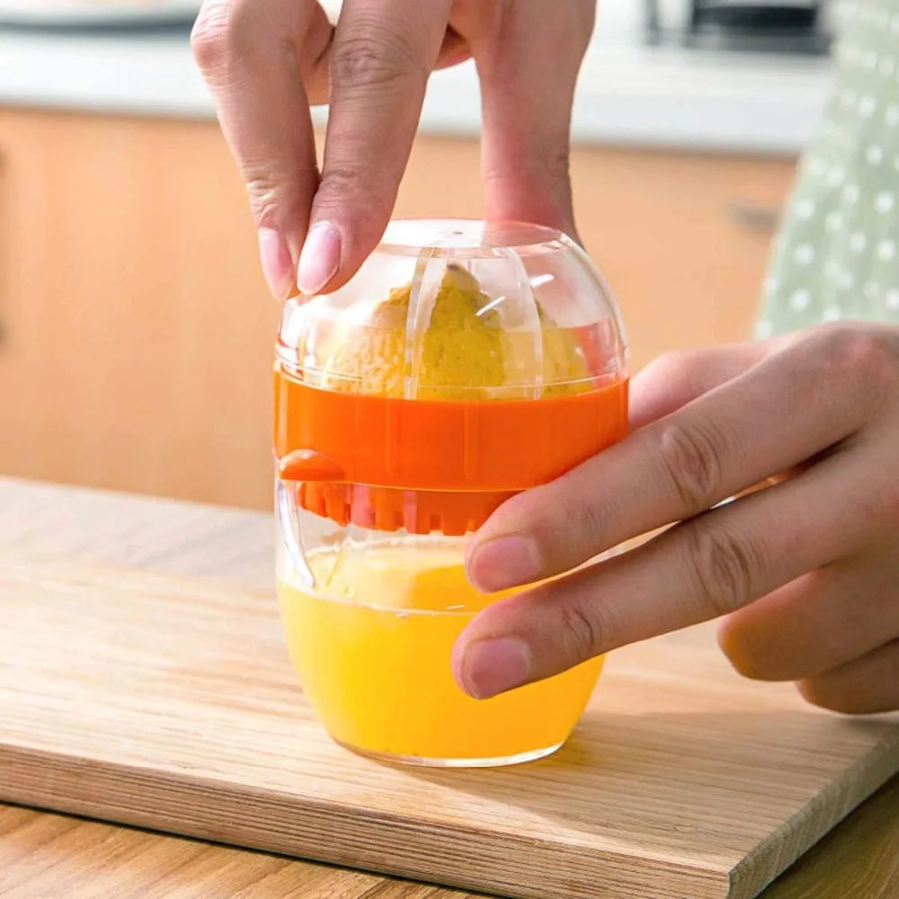 ZestEase Manual Citrus Squeezer with Pour Spout - DINING DREAMS STORE